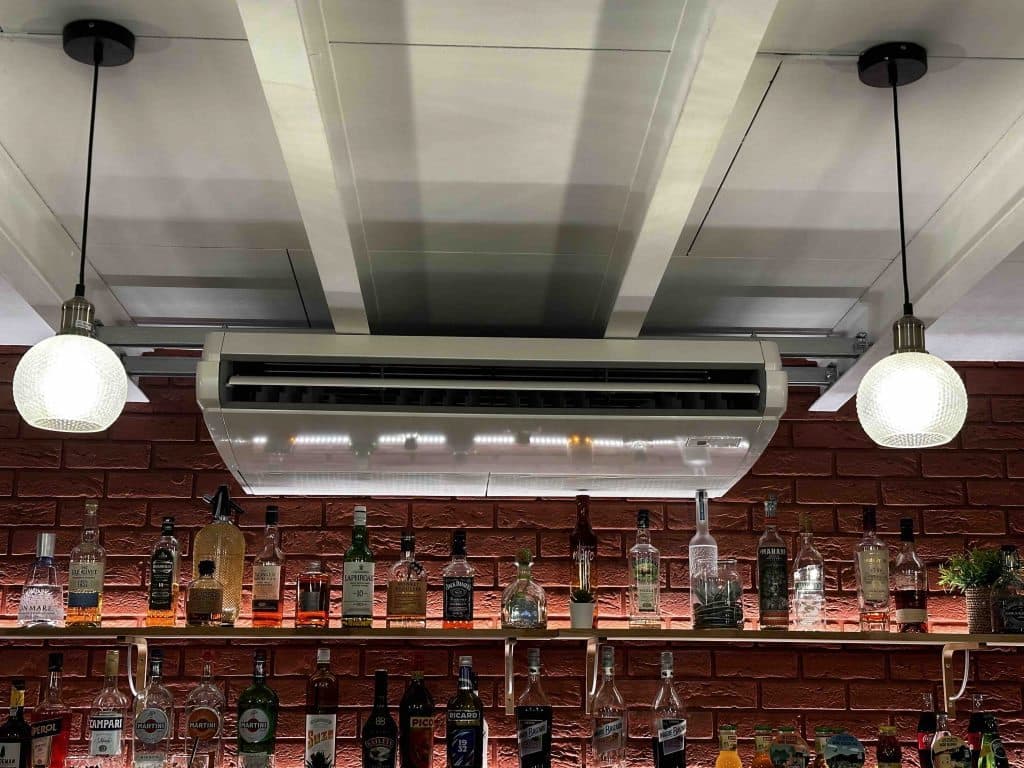 Climatisation réversible installée dans un local commercial