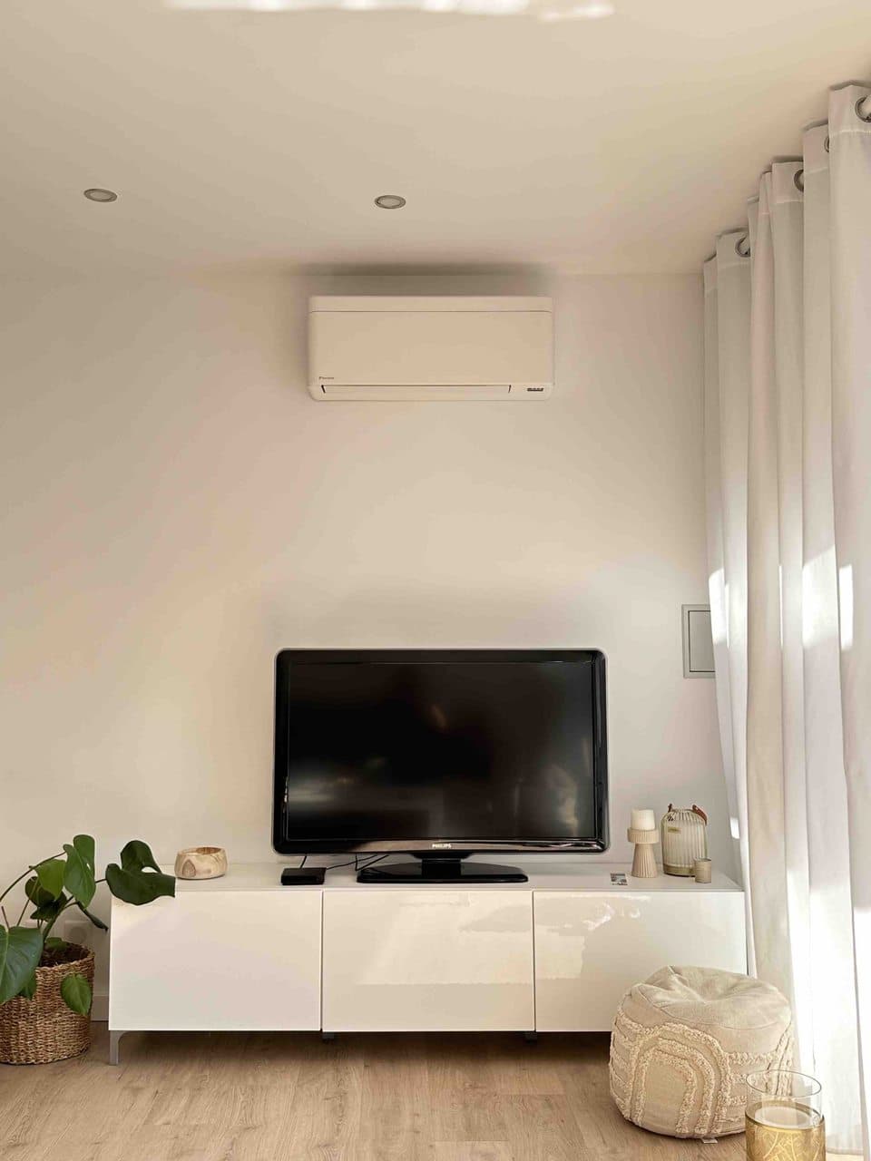 Climatisation réversible intégrée dans un salon