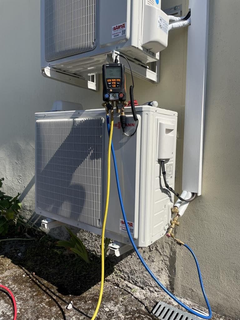 Mise en service d'une pompe à chaleur air/eau au manifold