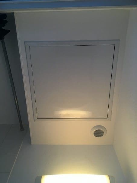 Trappe de visite d'une VMC en appartement